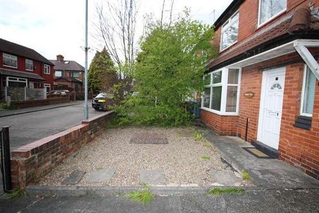 Lisburn Road, Manchester, M40 - Photo 3