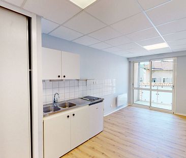 Location appartement 1 pièce 32 m² à Oyonnax (01100) - Photo 1