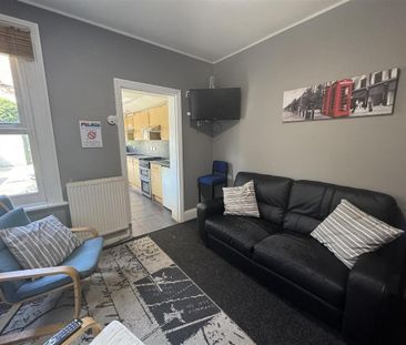 1 bedroom in a house share to rent - Photo 2