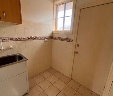 2/9 Hotham Street, Hughesdale VIC 3166 - House For Rent | Domain - Photo 5