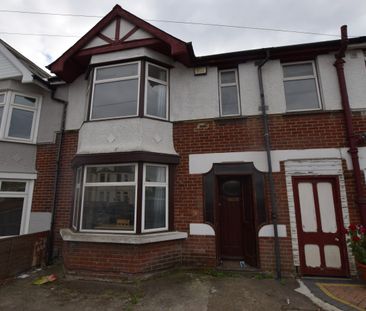 5 bed Semi-Detached - To Let - Photo 4