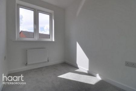 3 bedroom semi-detached house to rent - Photo 2