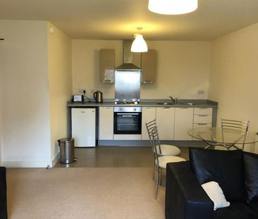 1 bedroom Flat To Let - Photo 3