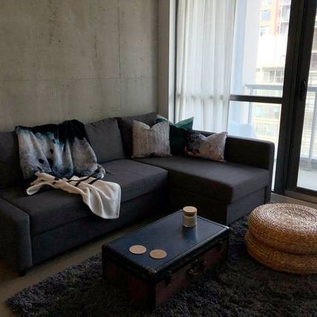 Toronto Furnished Condo Rental – 1 Bed, 1 Bath, City Views, Balcony - Photo 1