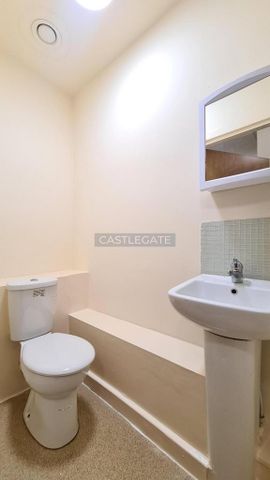 2 bedroom ground floor flat to rent - Photo 5