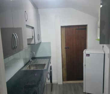 Studio to rent - Photo 3