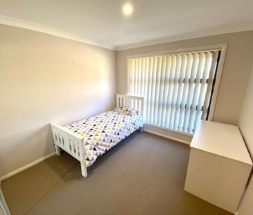 47B Floresta Crescent, Cameron Park NSW 2285 - House For Rent | Domain - Photo 3