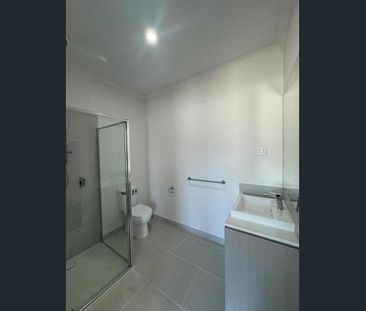 Stunning Family Home in Berwick - Photo 3