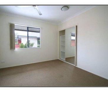 Spacious 3-Bedroom Townhouse in Prime Location with Pool & Double G... - Photo 6