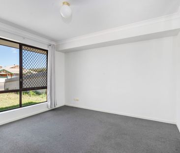 Brick home in a quiet location - Photo 4