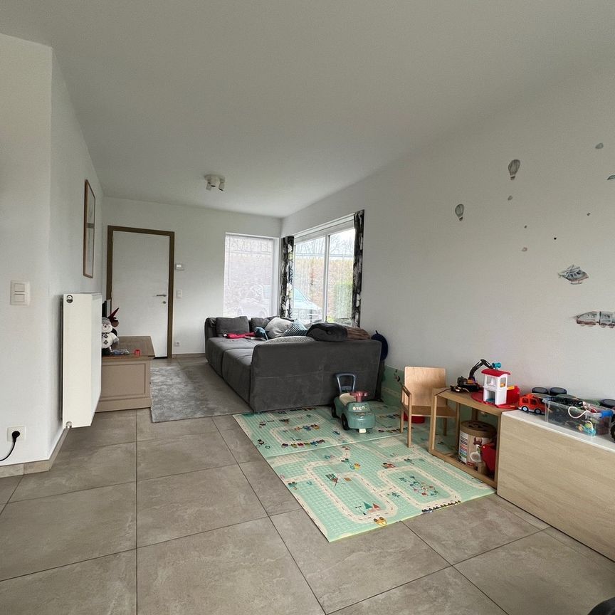 Rustig gelegen woning met 3 slaapkamers en garage - Photo 1