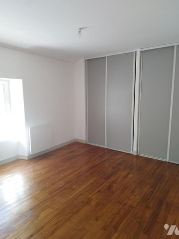 SAINT LAURENT DU PAPE- Maison de village avec terrasse - Photo 5