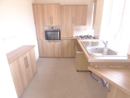 3 bedroom semi-detached house to rent - Photo 5