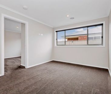 4 Bed, 2 Bath - Photo 5