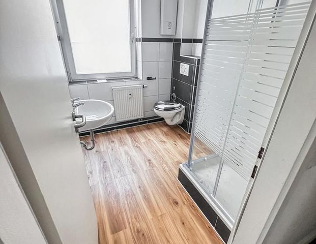 FRISCH RENOVIERT MIT NEUEN BÖDEN - Helle 2-Zimmer Wohnung in Kref - Foto 1