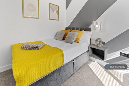 1 bedroom in a house share to rent - Photo 2