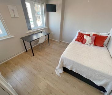 5 bedroom flat to rent - Photo 3