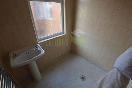 6 bedroom terraced house to rent - Photo 2