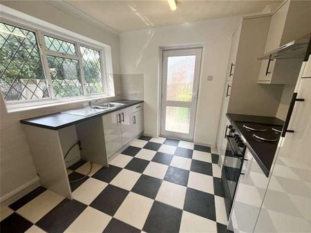 Devon Gardens, Rochford, Essex, SS4 - Photo 4