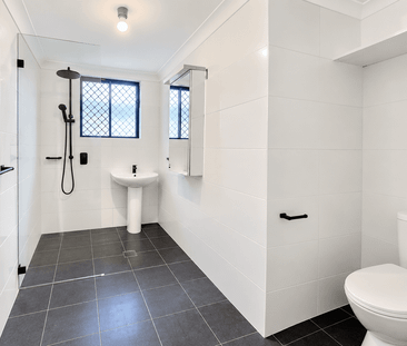 Stylish and Convenient - Photo 3