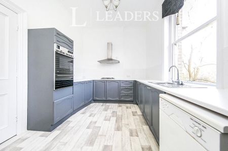 2 bedroom flat to rent - Photo 2