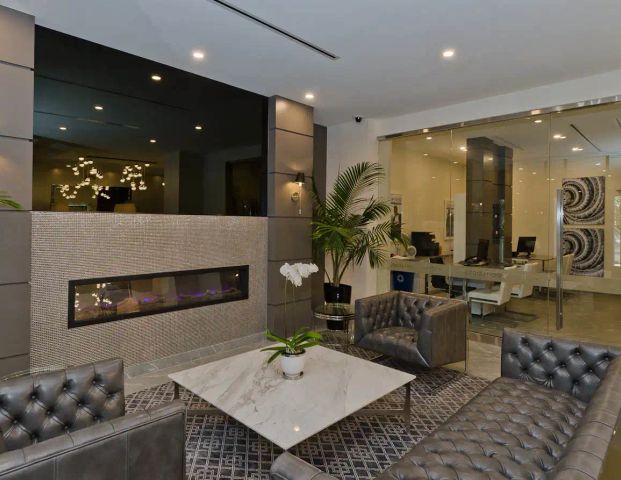 Chateau Apartments — Studio Premium - Photo 1