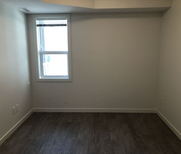 University District: U8 – Top Floor, 1 bed, 1 bath - Photo 2