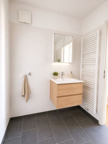 EINMALIGE Penthousewohnung mit 3 Zimmern, 50m2 Dachterrasse und Tiefgarage - Photo 3