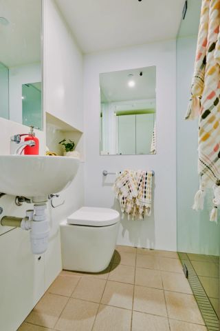 Twin Apartment-King Single Bed with Standard View - Photo 5