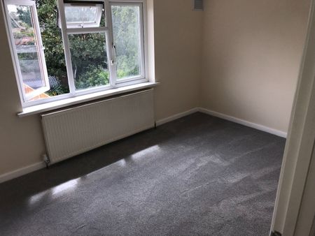 2 Bed Terraced House, Dolphin Lane, B27 - Photo 5
