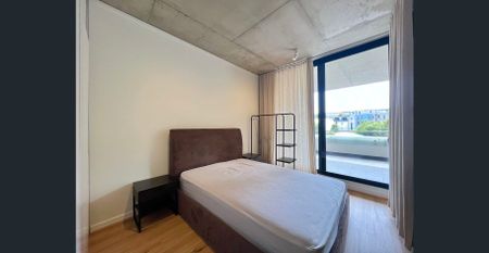 Contemporary living and convenience in acclaimed complex - Photo 5