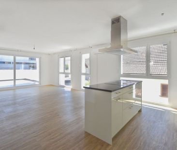 Moderne & helle 4.5-Zimmer-Wohnung mit grosser Terrasse - Photo 1