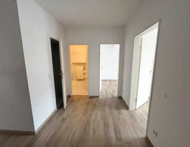 3-Zimmer-Wohnung mit zwei Balkonen und Tiefgaragenstellplatz in Zentrumnähe! - Foto 1