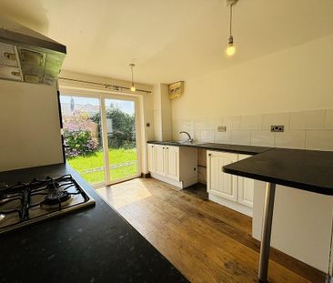 3 bedroom semi-detached bungalow to rent - Photo 2