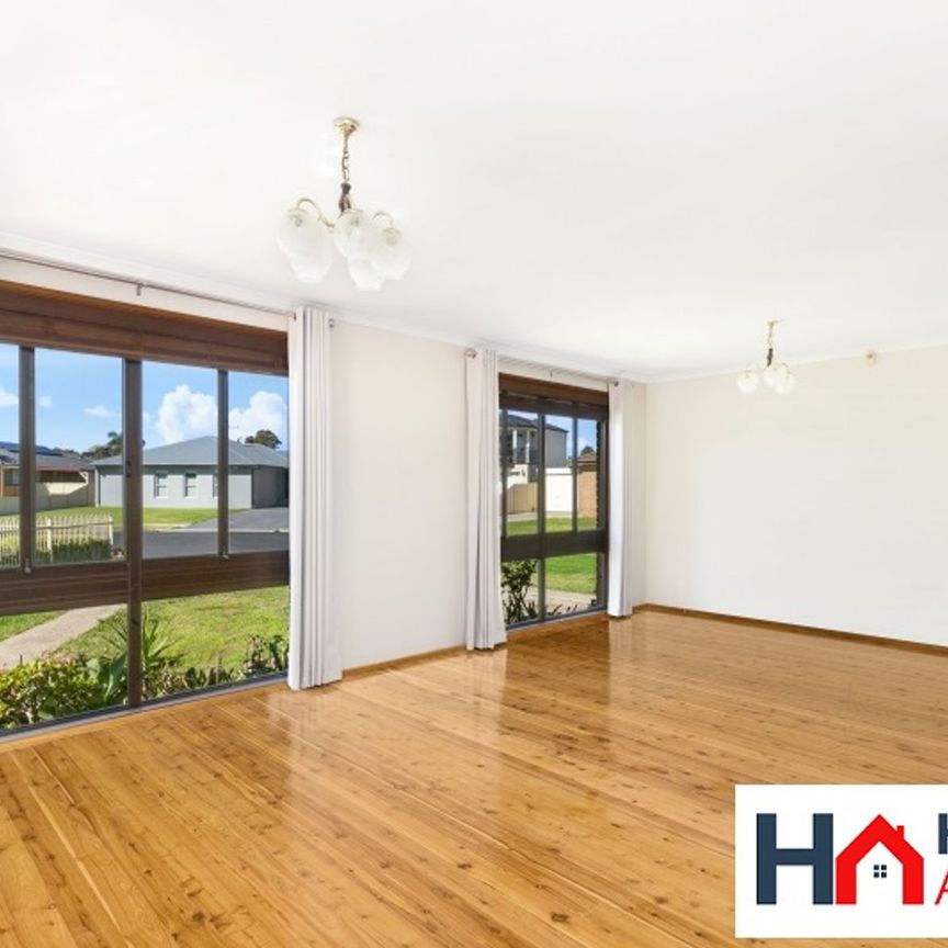 SPACIOUS 4 BEDROOM HOUSE + 2 BEDROOM GRANNY FLAT - Photo 1