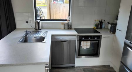 Moderm two bedroom home - Photo 4