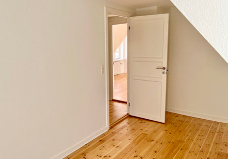 Hyggelig 2-værelses i gågaden - Photo 2