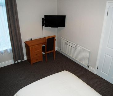 4 bedroom terraced house to rent - Photo 5