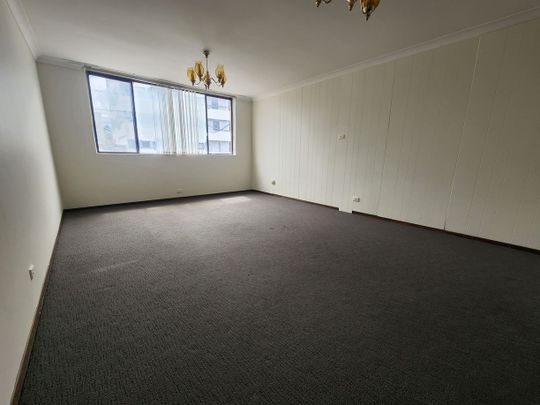 Spacious 3-Bedroom Flat - Photo 1