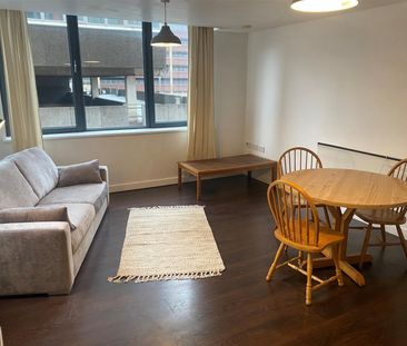 2 bedroom Flat To Let - Photo 1