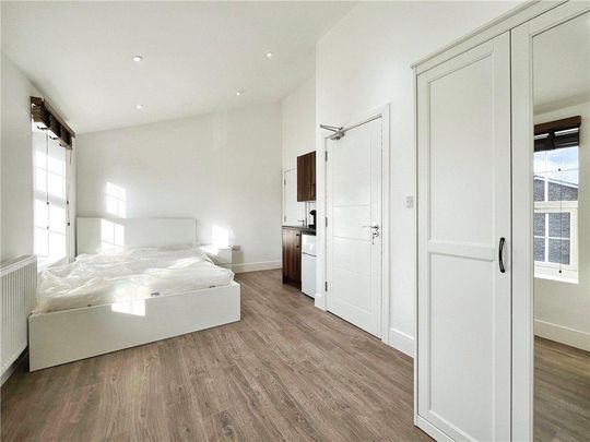 1 bedroom in a house share to rent - Photo 1