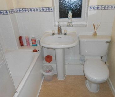 3 bedroom semi-detached house to rent - Photo 6