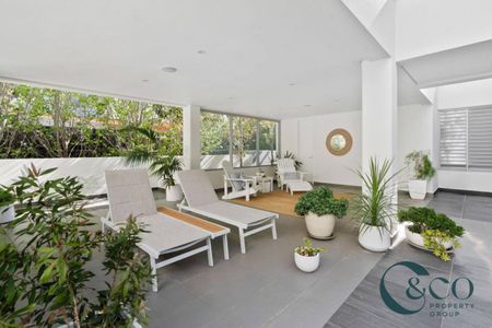 Luxury Ground Floor Apartment in Prime Location - Photo 5