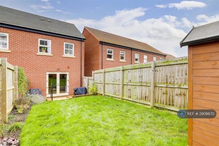 2 bedroom end of terrace house to rent - Photo 4