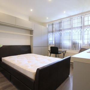 1 Bedroom Studio, Putney Hill, London - Photo 2