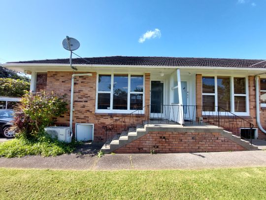 Sunny brick & tile - Photo 1