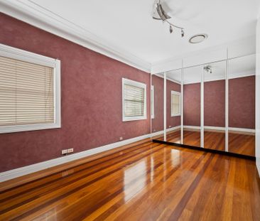 Stunning 3 Bedroom Family Home - Photo 2