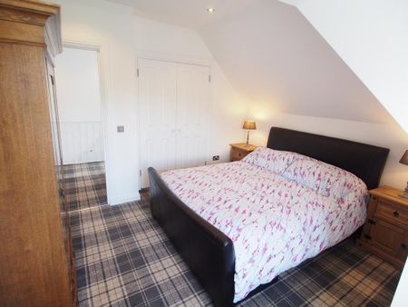 6 bedroom detached house to rent - Photo 3