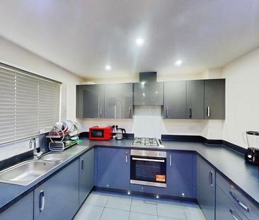 4 bedroom detached house to rent - Photo 3