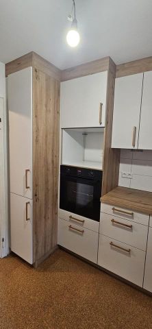 Ruhige 3 Zimmer, Flur, Einbauküche, Tageslichtbad mit Wanne - Photo 5